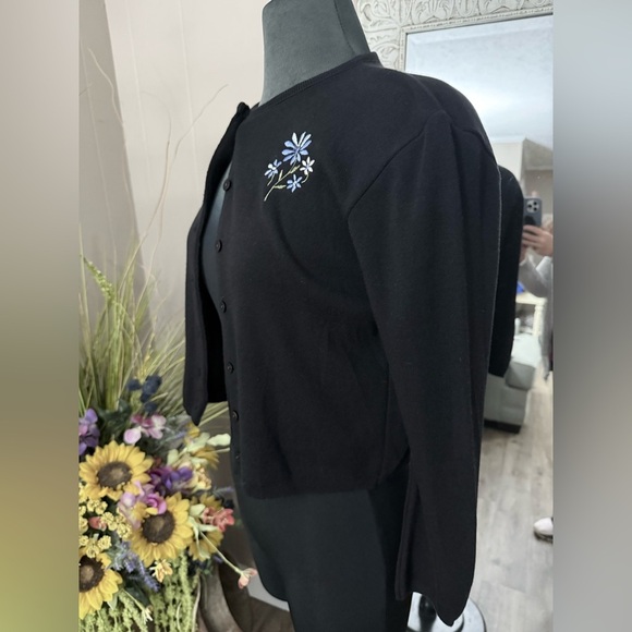 VTG Y2K No Boundaries • Floral Embroidered Cardigan - Picture 9 of 9